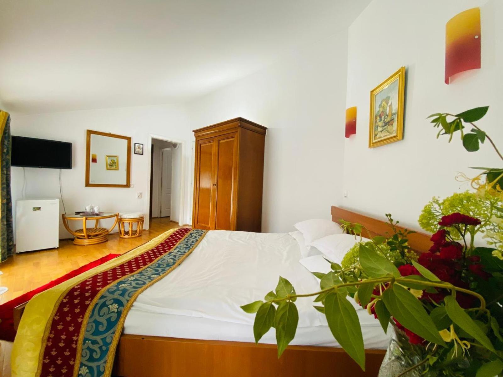 Rapsodia Pension Сучава Екстер'єр фото