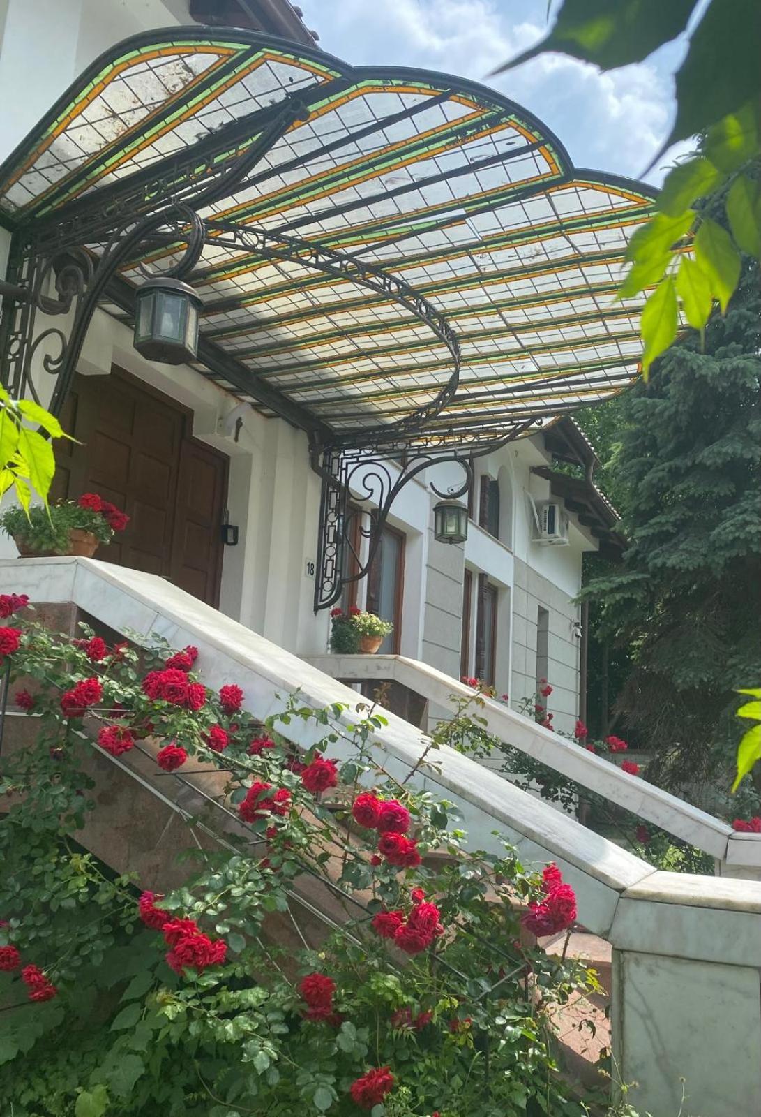 Rapsodia Pension Сучава Екстер'єр фото