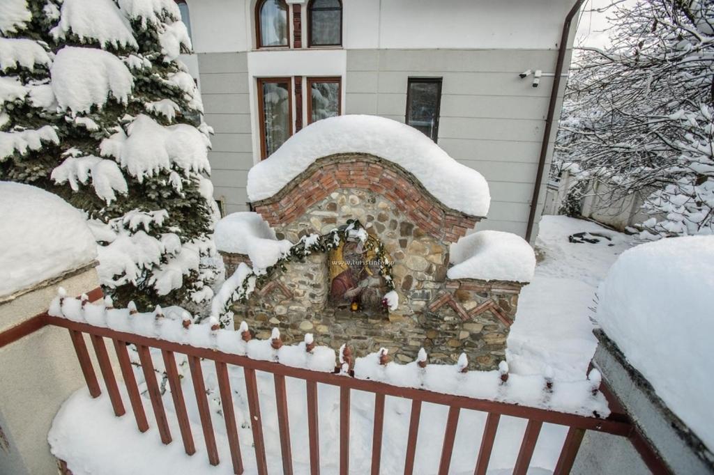 Rapsodia Pension Сучава Екстер'єр фото
